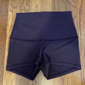 Lululemon plum high waisted 2.5” spandex